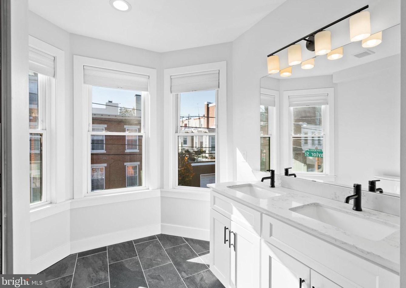 850 Taylor St, Philadelphia PA 19130-1945 exterior