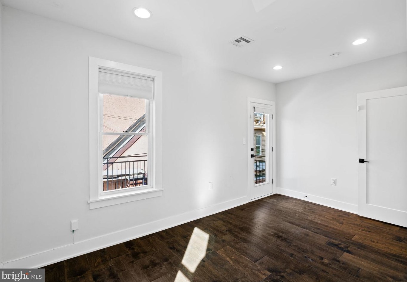 850 Taylor St, Philadelphia PA 19130-1945 exterior