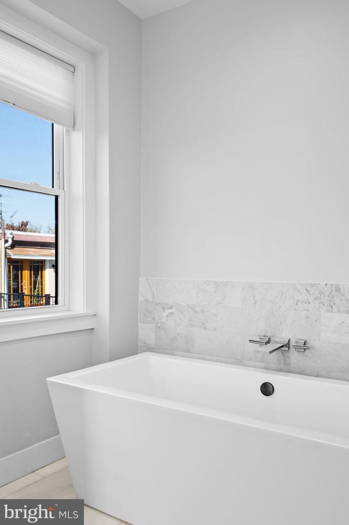 850 Taylor St, Philadelphia PA 19130-1945 exterior