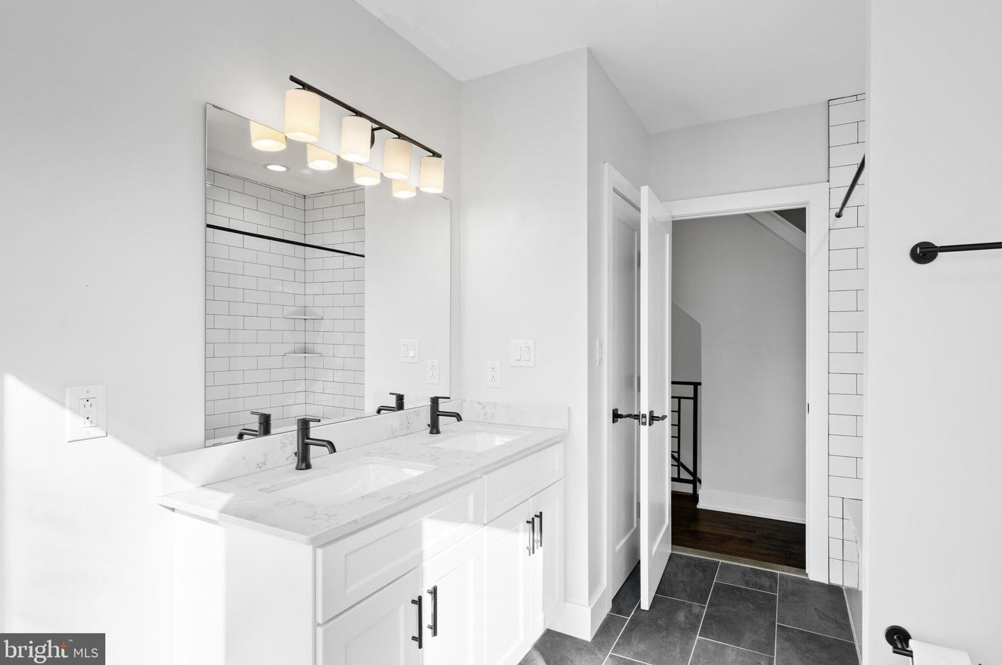 850 Taylor St, Philadelphia PA 19130-1945 exterior