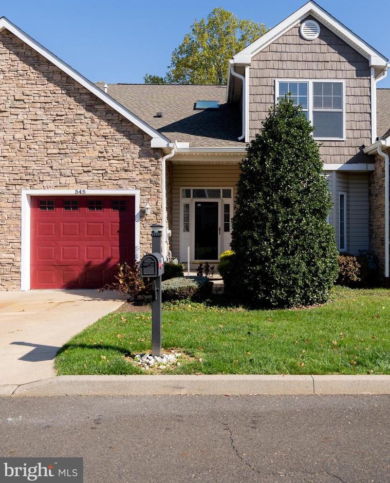 545 Penny Ln, Philadelphia, PA 19111-1201