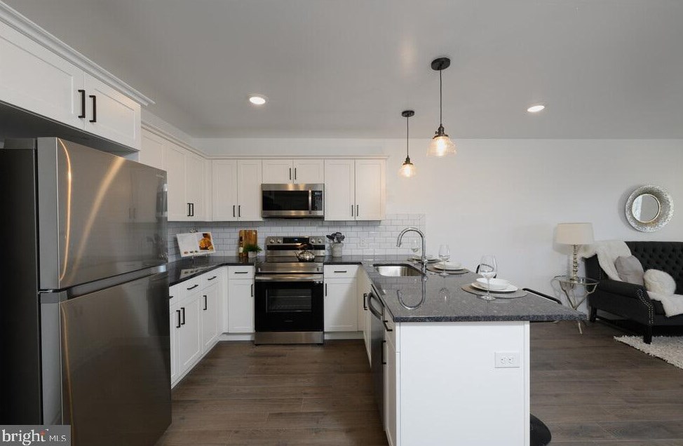 404 Fountain St #305, Philadelphia, PA 19128