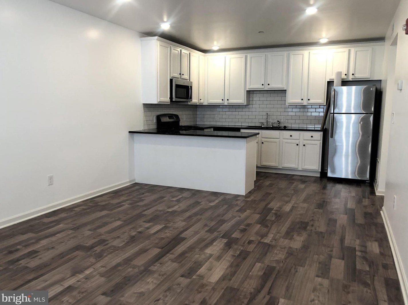 5261 Ridge Ave #201, Philadelphia, PA 19128