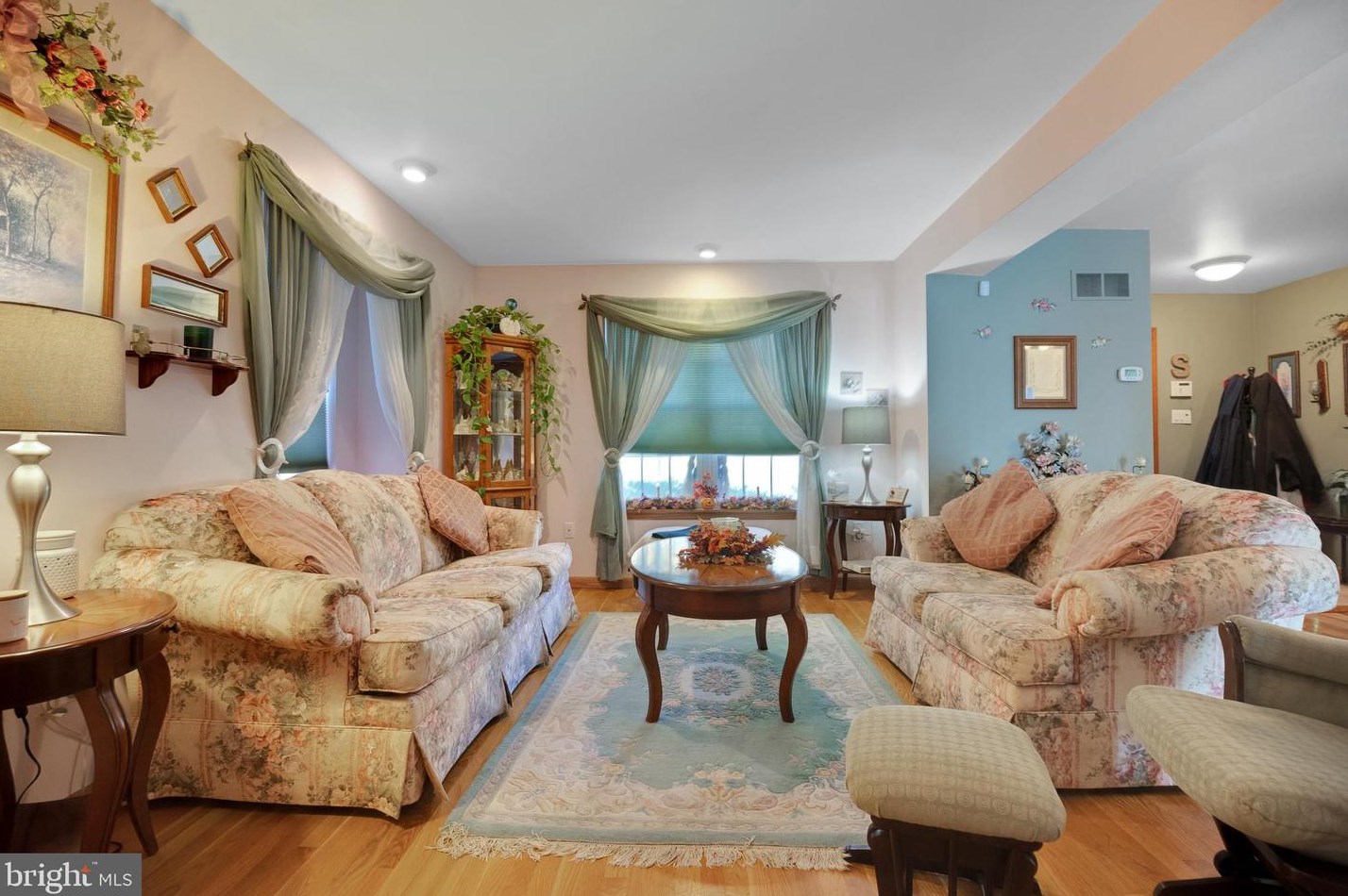461 Paoli Ave, Philadelphia, PA 19128-4346