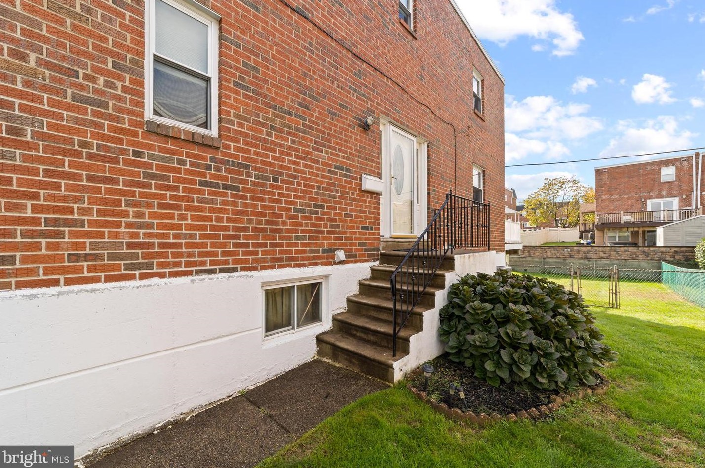412 Rennard St, Philadelphia, PA 19116-2718