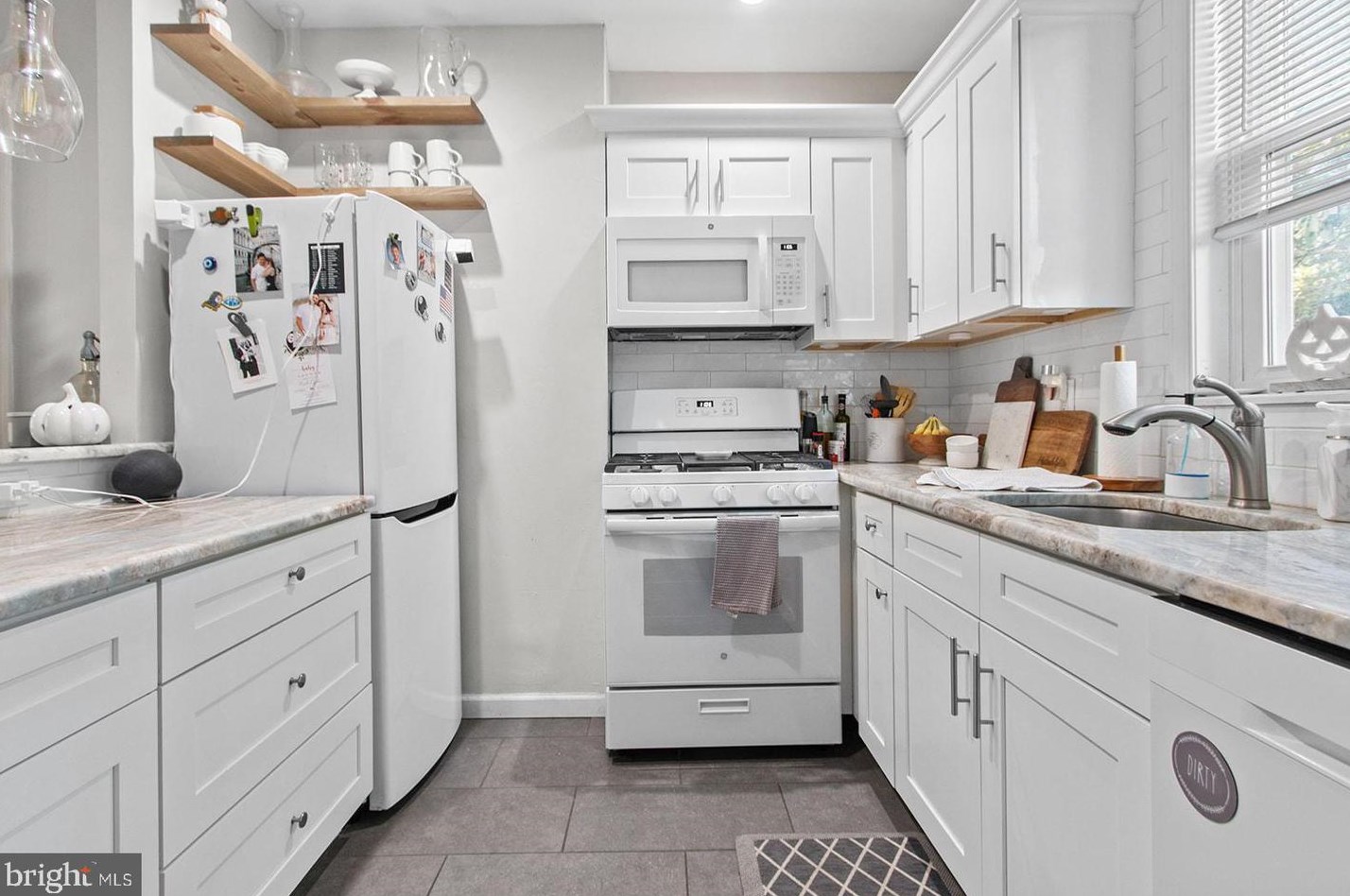 2014 Pemberton St, Philadelphia PA  19146-1319 exterior