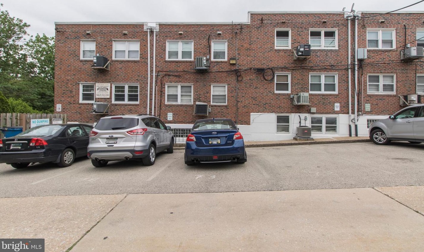 6901 Valley Ave, Philadelphia PA  19128-1545 exterior