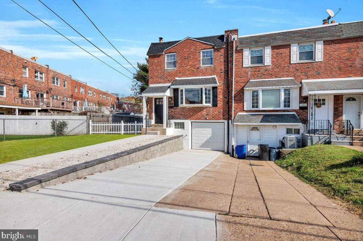 12820 Medford Rd, Philadelphia, PA 19154-2038
