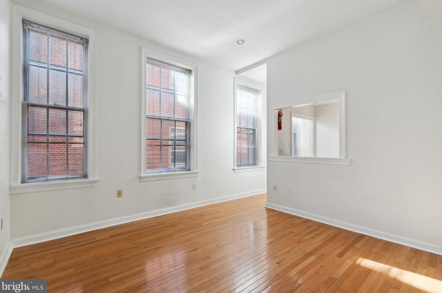 242 S 8th St #1, Philadelphia, PA 19107