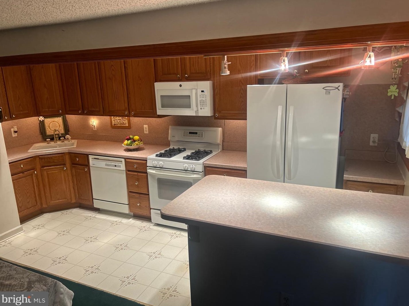 6336 Cottage St, Philadelphia, PA 19135-3221