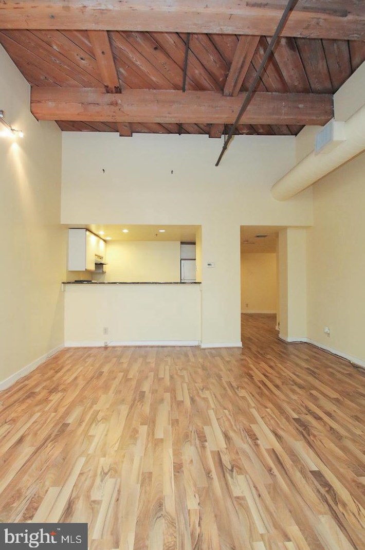 301 Race St #106, Philadelphia, PA 19106