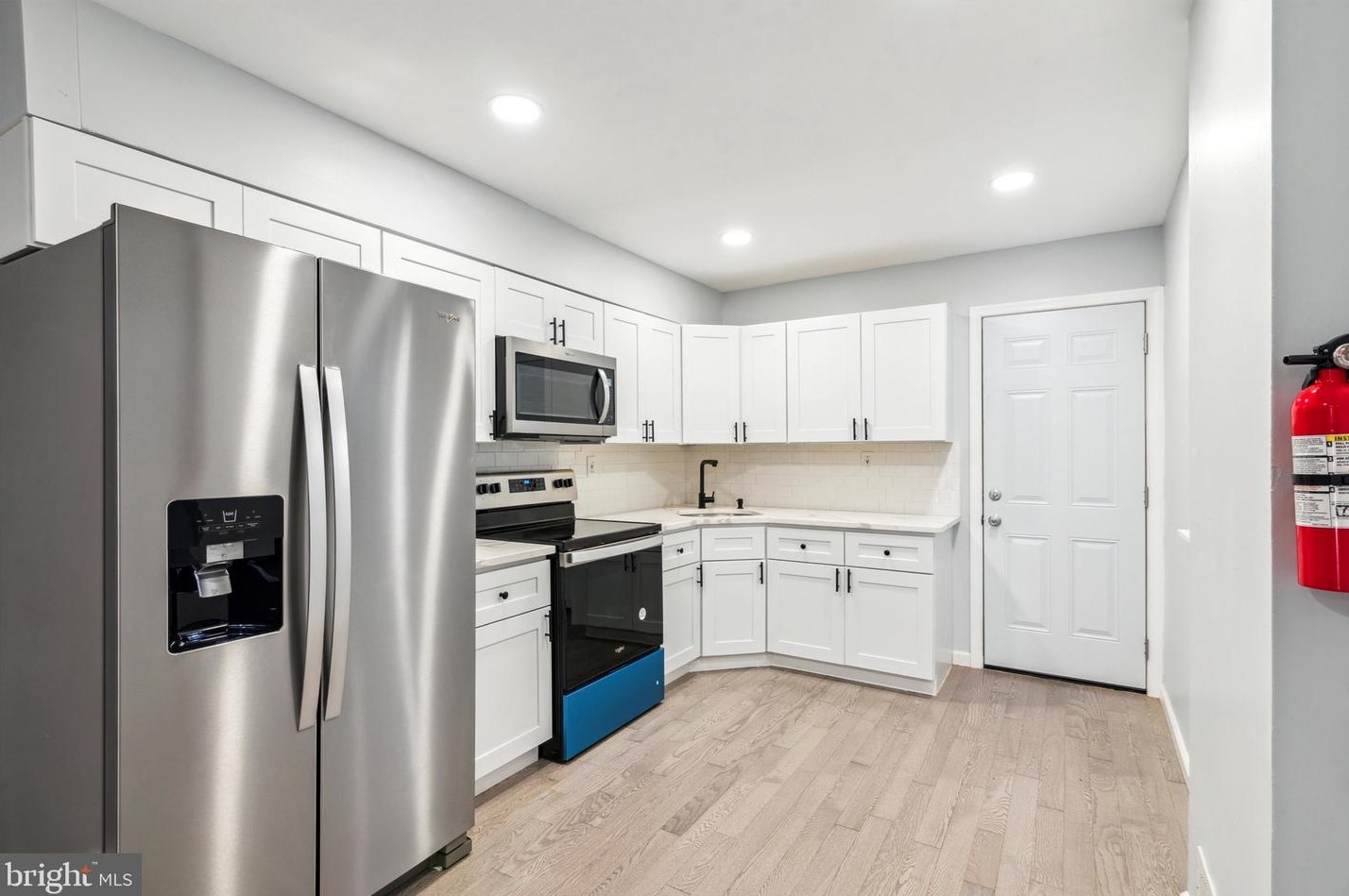 1728 Hollywood St, Philadelphia, PA 19145-2431