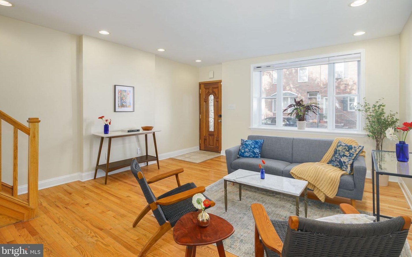 920 Moore St, Philadelphia, PA 19148-1617