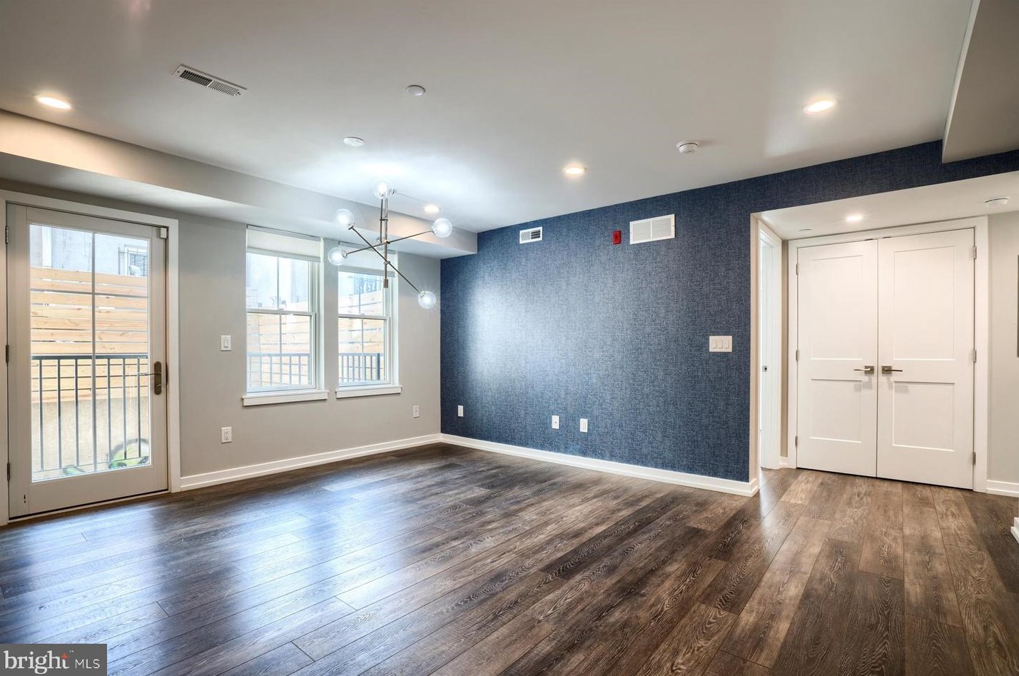 528 S 5th St #2r, Philadelphia, PA 19147