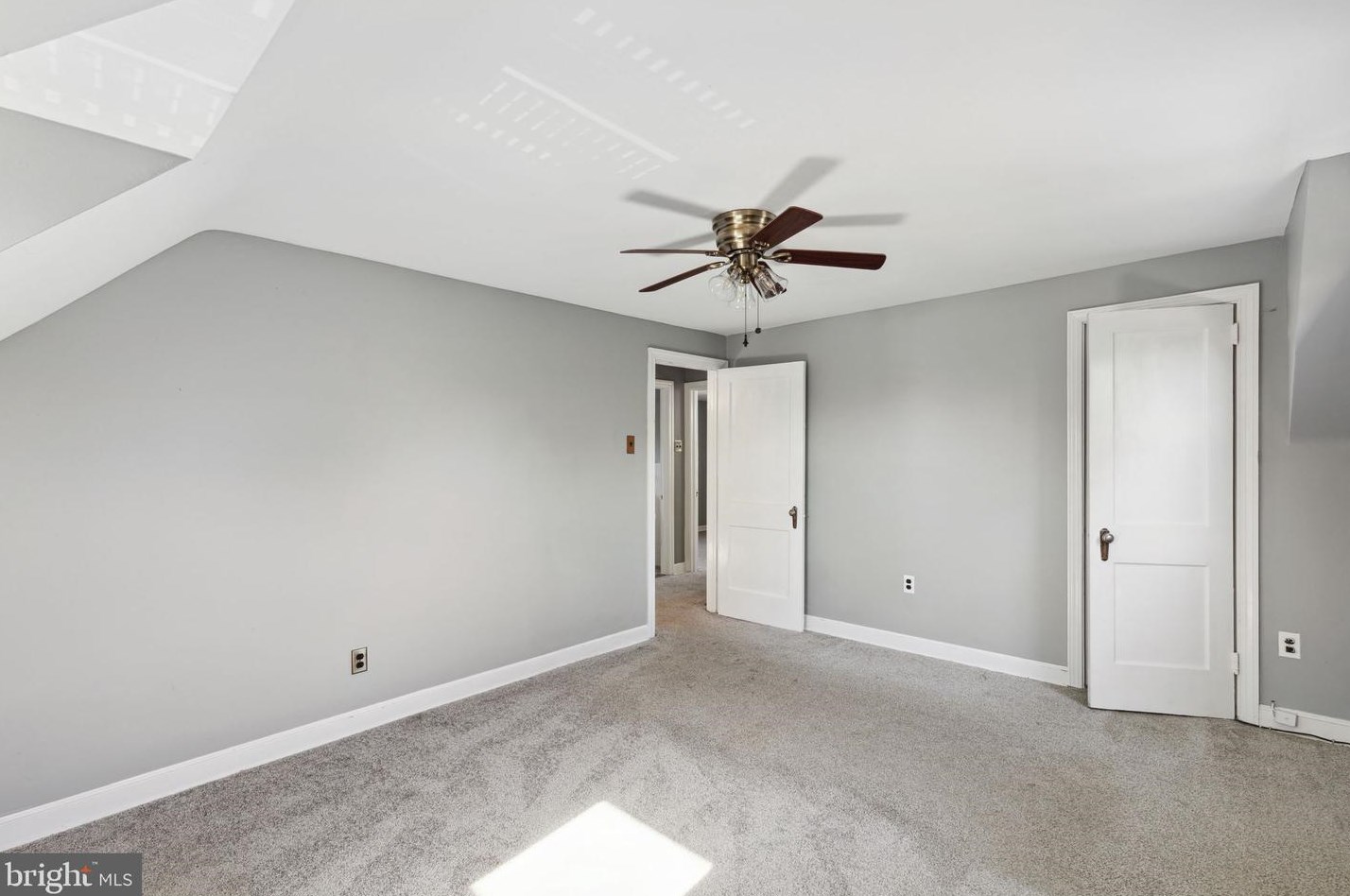 7806 Ridge Ave, Philadelphia PA  19128-3027 exterior