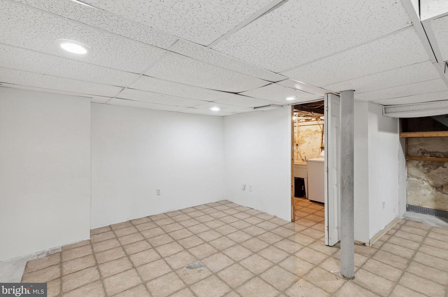7806 Ridge Ave, Philadelphia PA  19128-3027 exterior