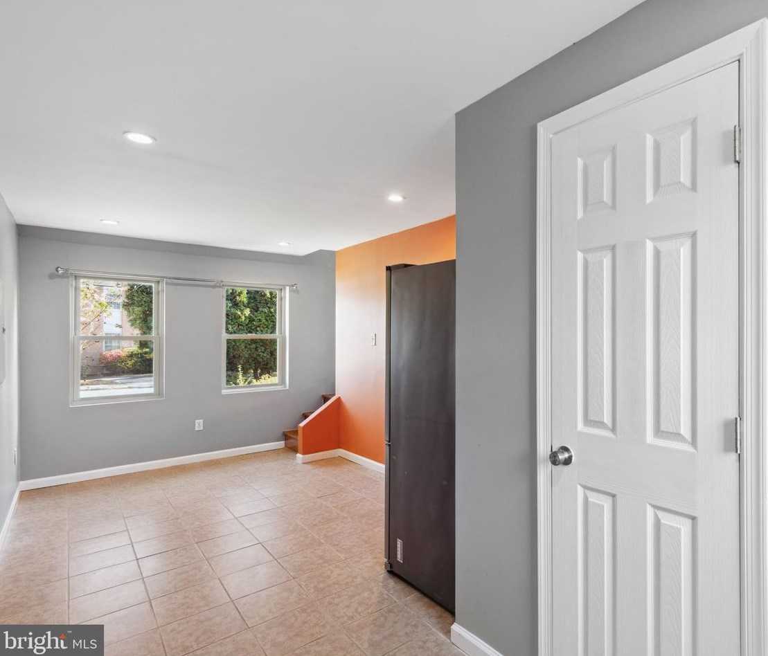 7806 Ridge Ave, Philadelphia PA  19128-3027 exterior