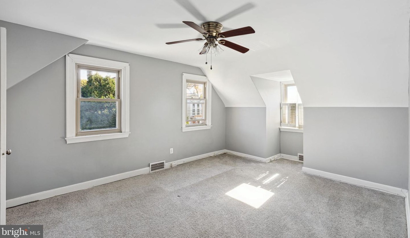 7806 Ridge Ave, Philadelphia PA  19128-3027 exterior