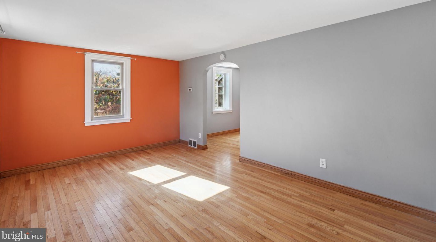 7806 Ridge Ave, Philadelphia PA  19128-3027 exterior