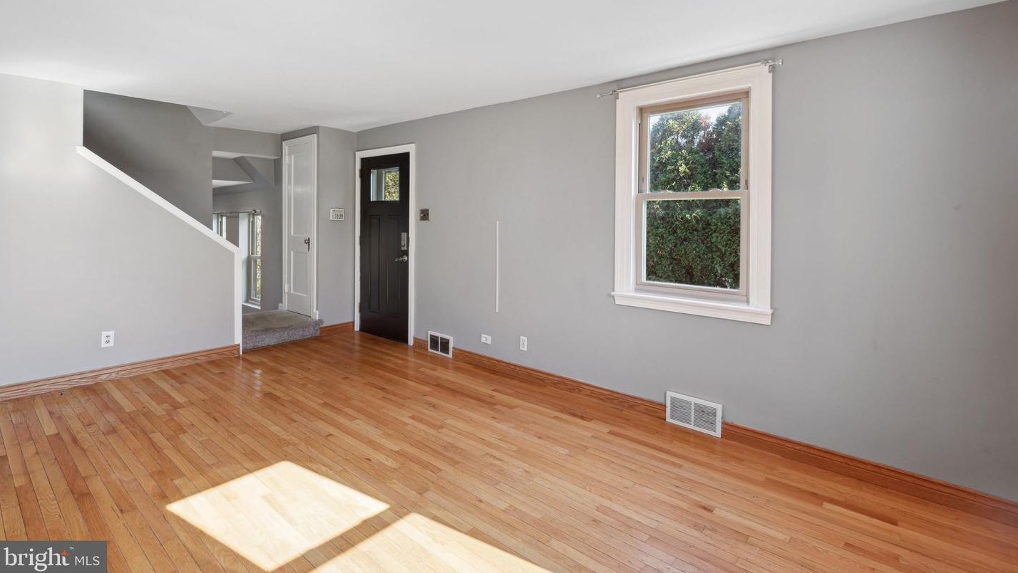 7806 Ridge Ave, Philadelphia PA  19128-3027 exterior