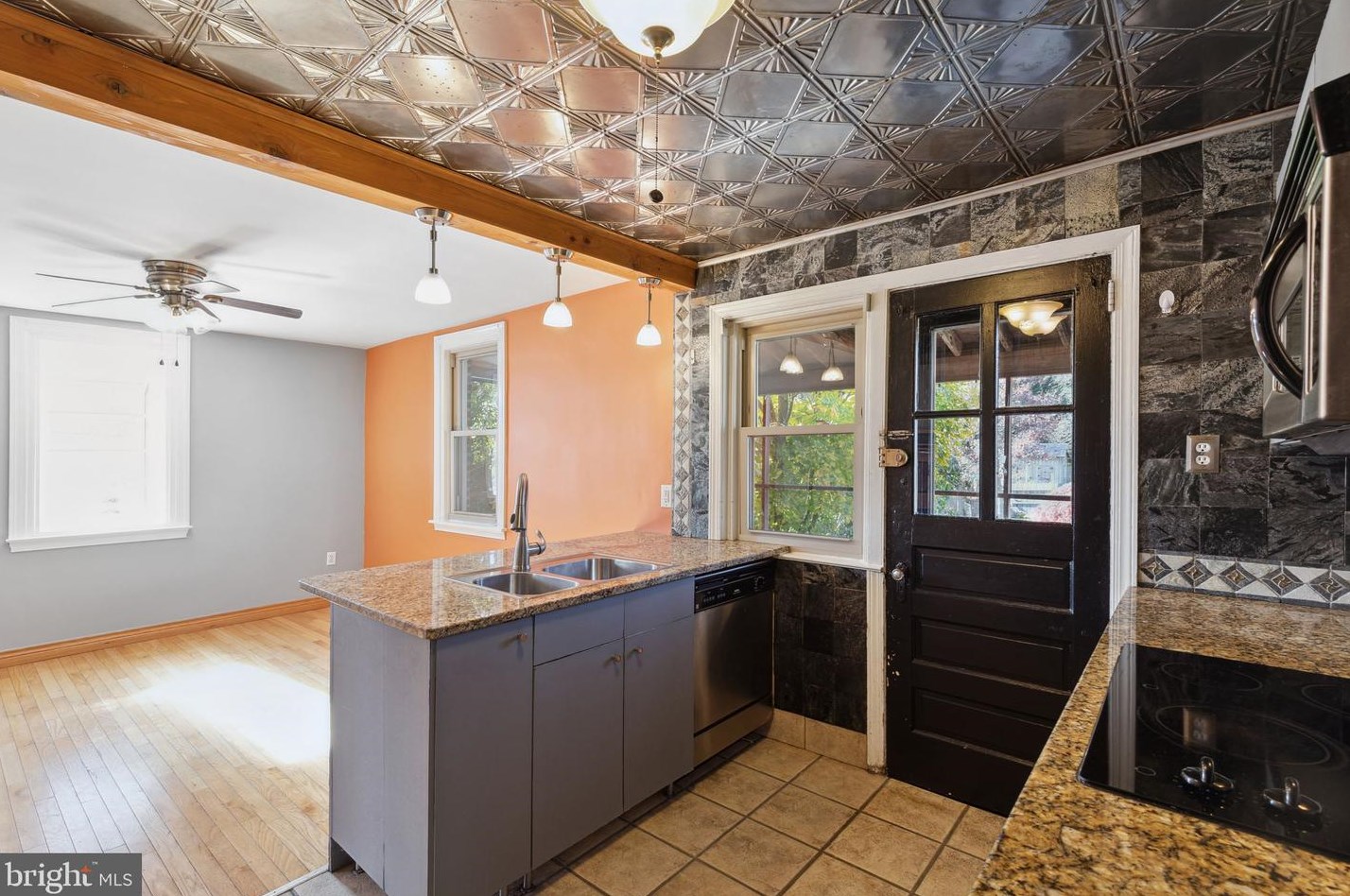 7806 Ridge Ave, Philadelphia PA  19128-3027 exterior