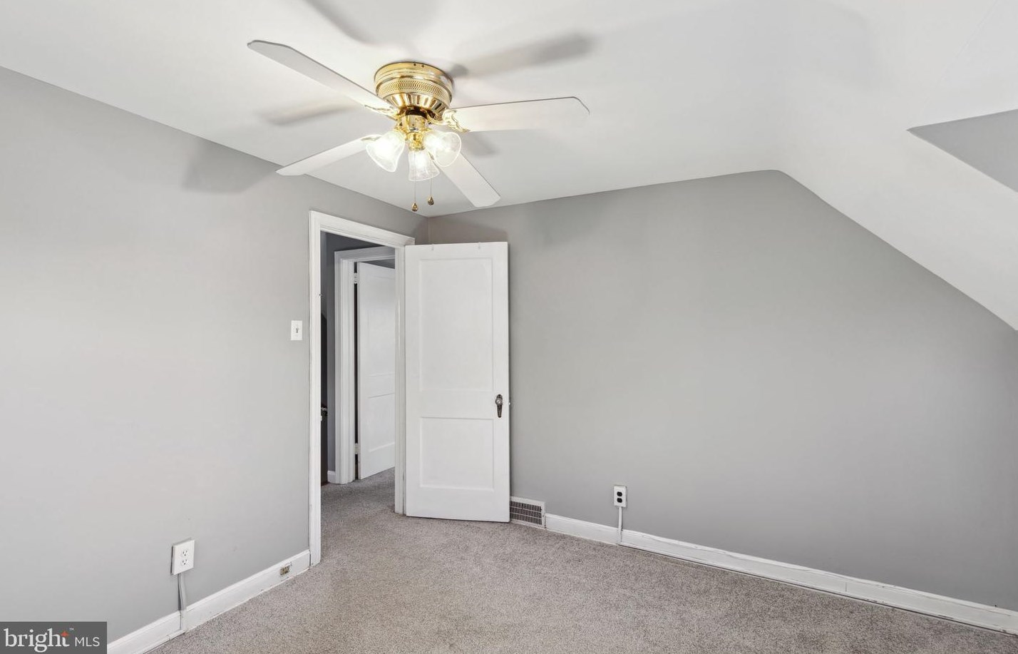 7806 Ridge Ave, Philadelphia PA  19128-3027 exterior