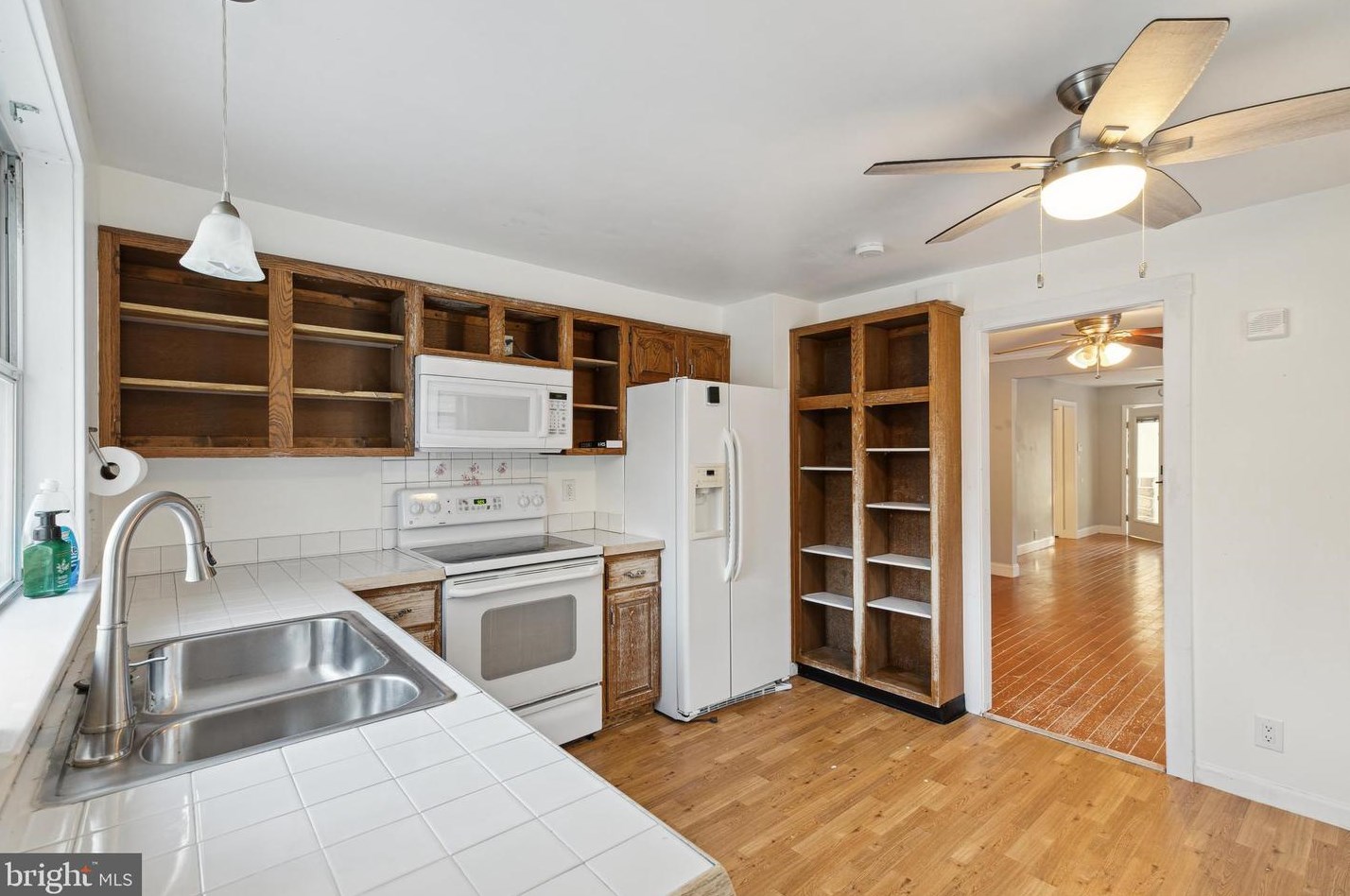 537 Tyson Ave, Philadelphia PA  19111-4318 exterior