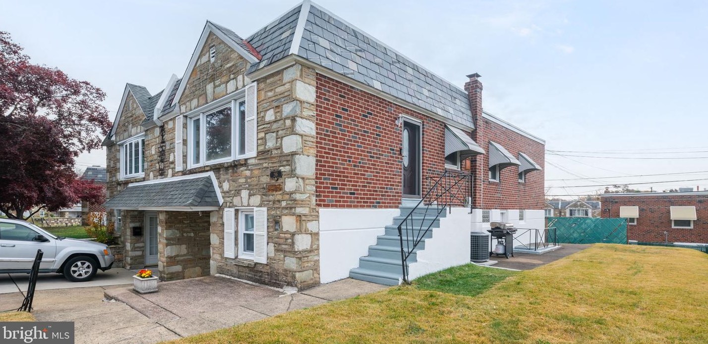 2916 Gelena Rd, Philadelphia, PA 19152-2117