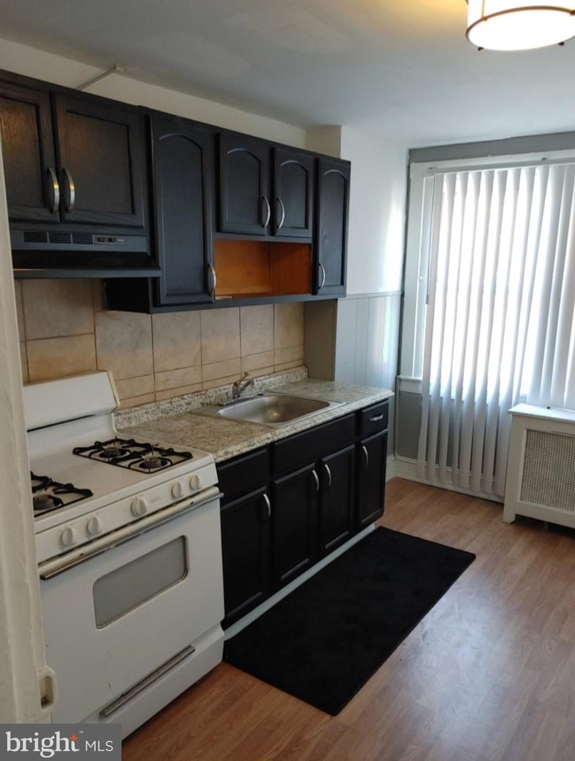 898 Scattergood St, Philadelphia, PA 19124-1017