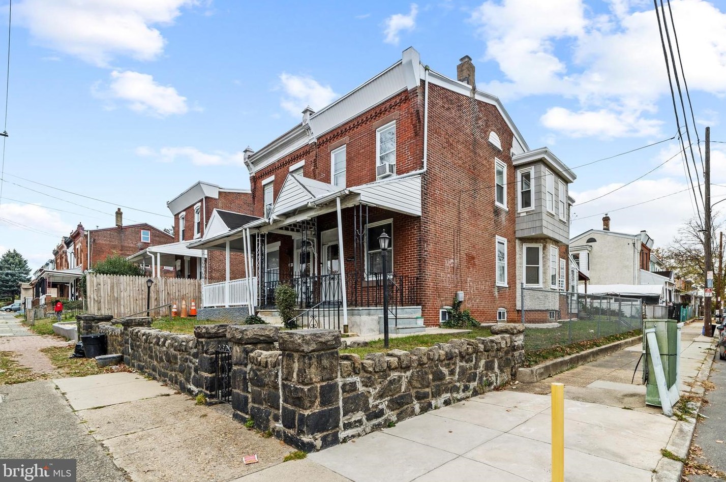 1735 Harrison St, Philadelphia, PA 19124-2747