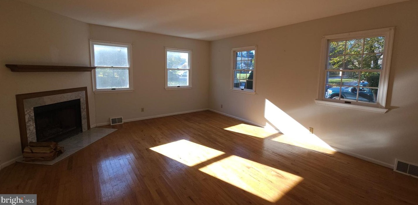 487 Wigard Ave, Philadelphia PA  19128-4147 exterior