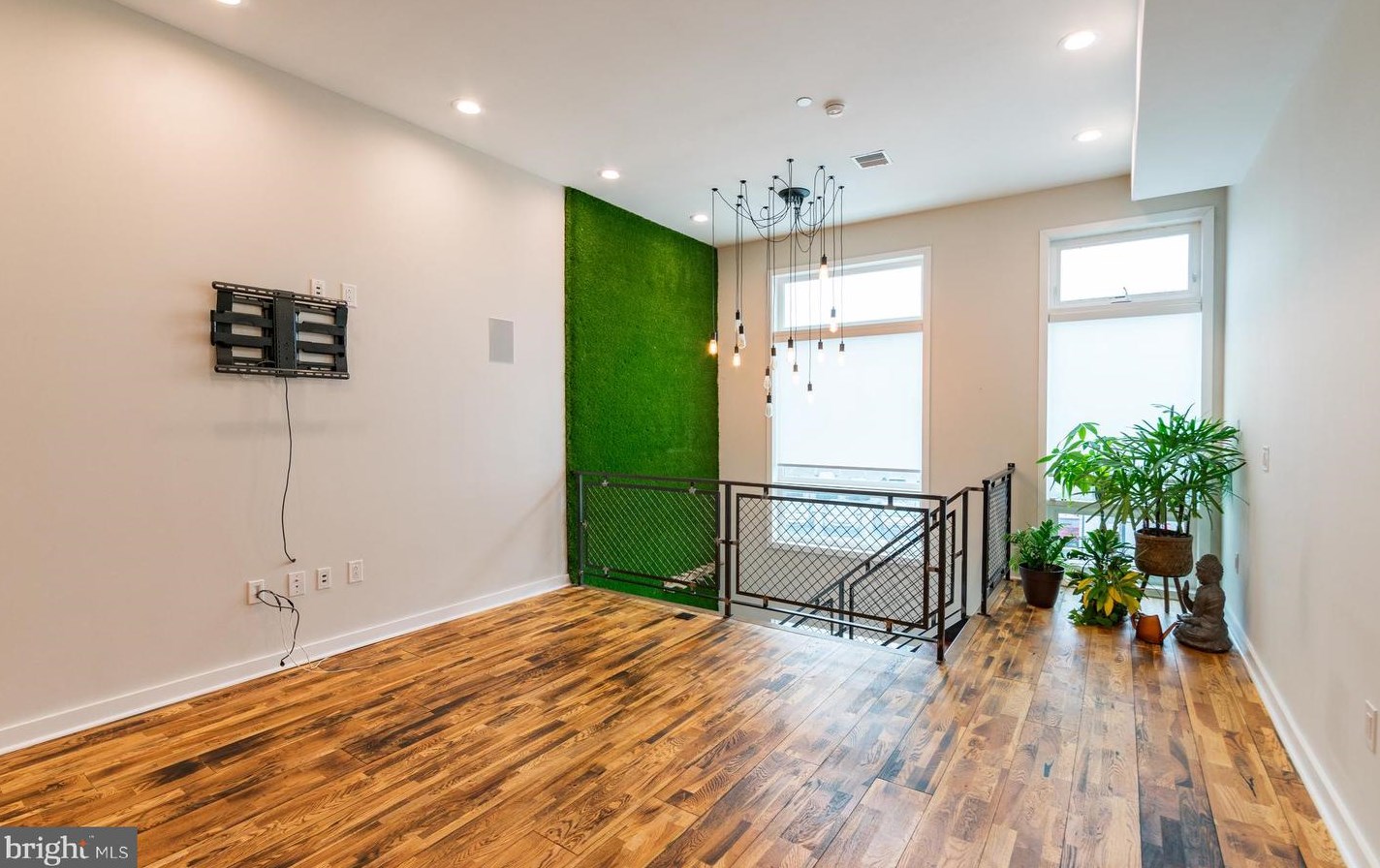 1532 N 4th St #r2, Philadelphia, PA 19122
