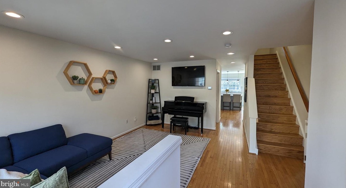 404 Brown St, Philadelphia PA  19123-2106 exterior