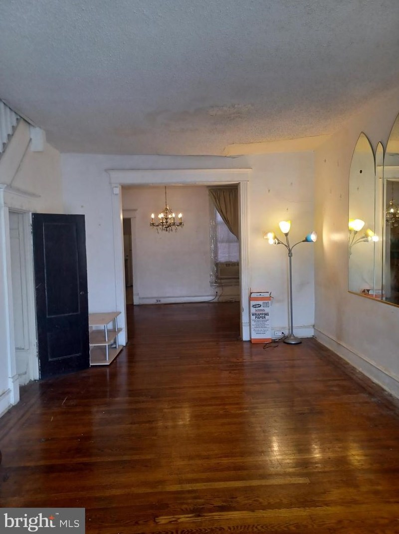3112 Napa St, Philadelphia, PA 19132-1122