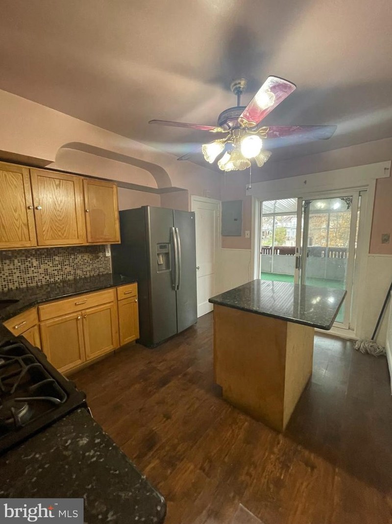 2502 77th Ave, Philadelphia PA  19150-1823 exterior
