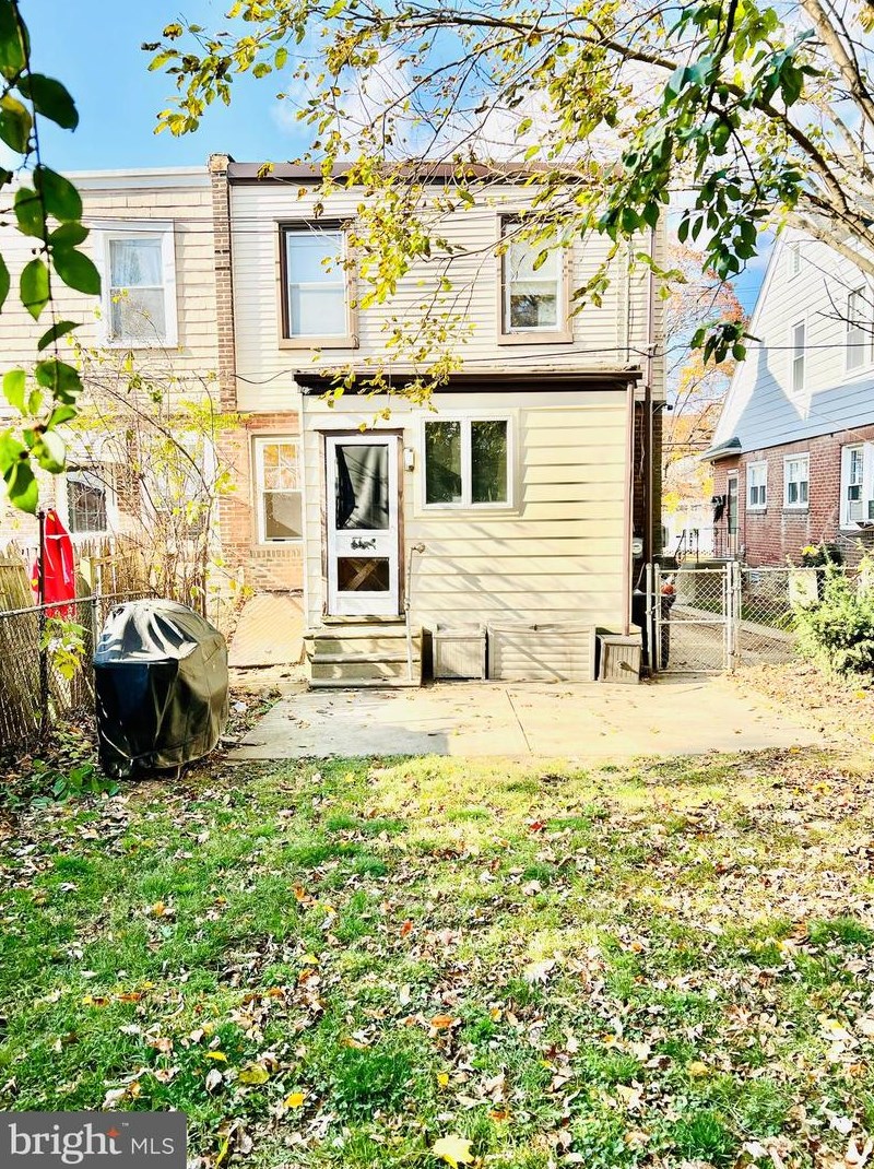 6819 Oakley St, Philadelphia, PA 19111-3914