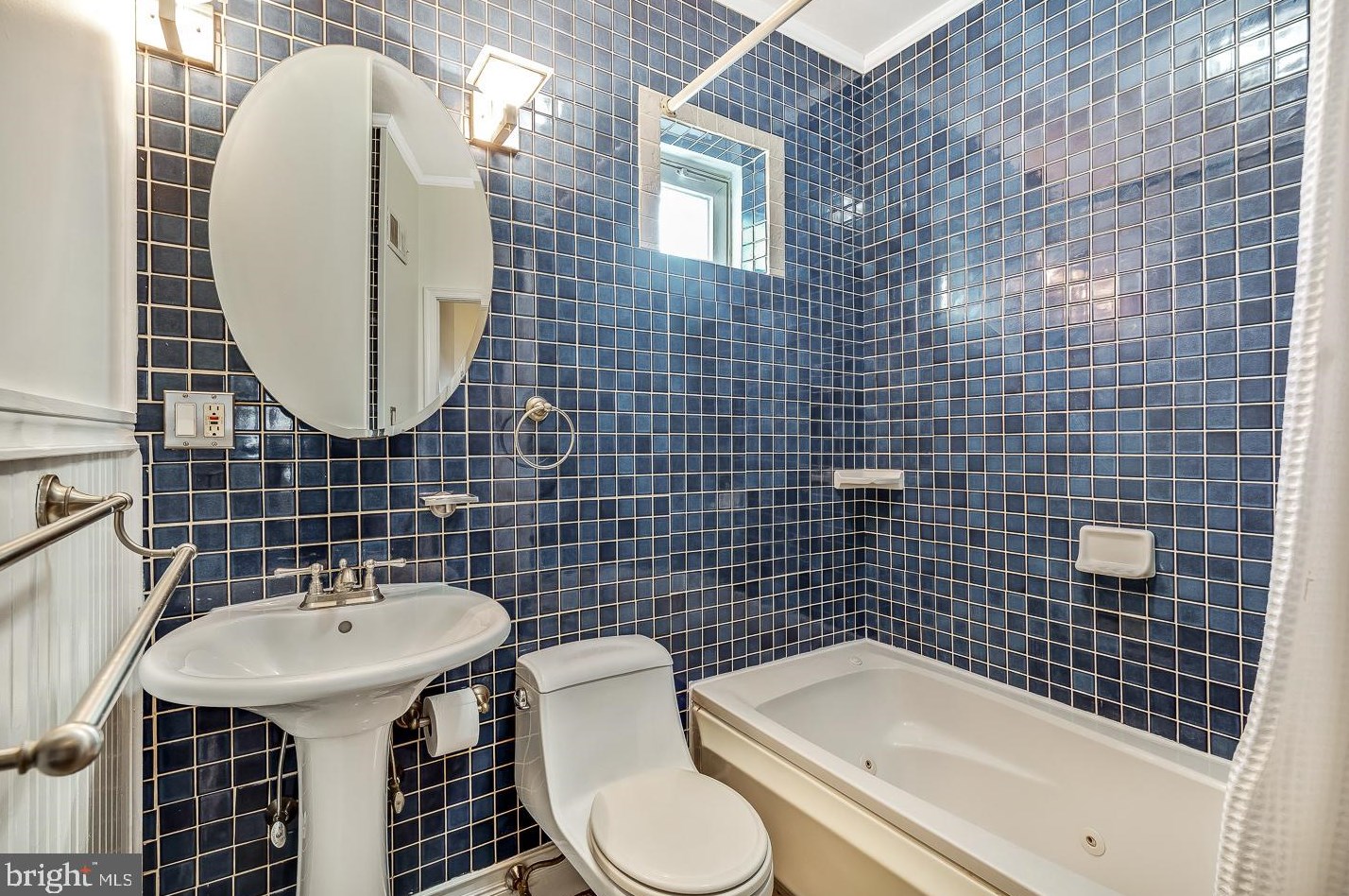 821 Newkirk St, Philadelphia PA 19130-1707 exterior