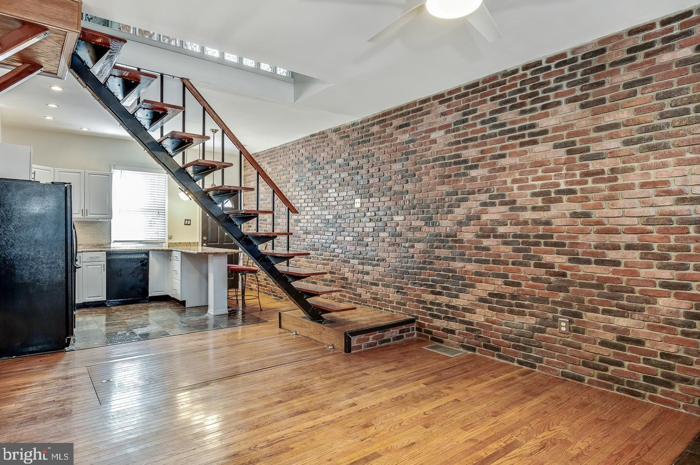 821 Newkirk St, Philadelphia PA 19130-1707 exterior