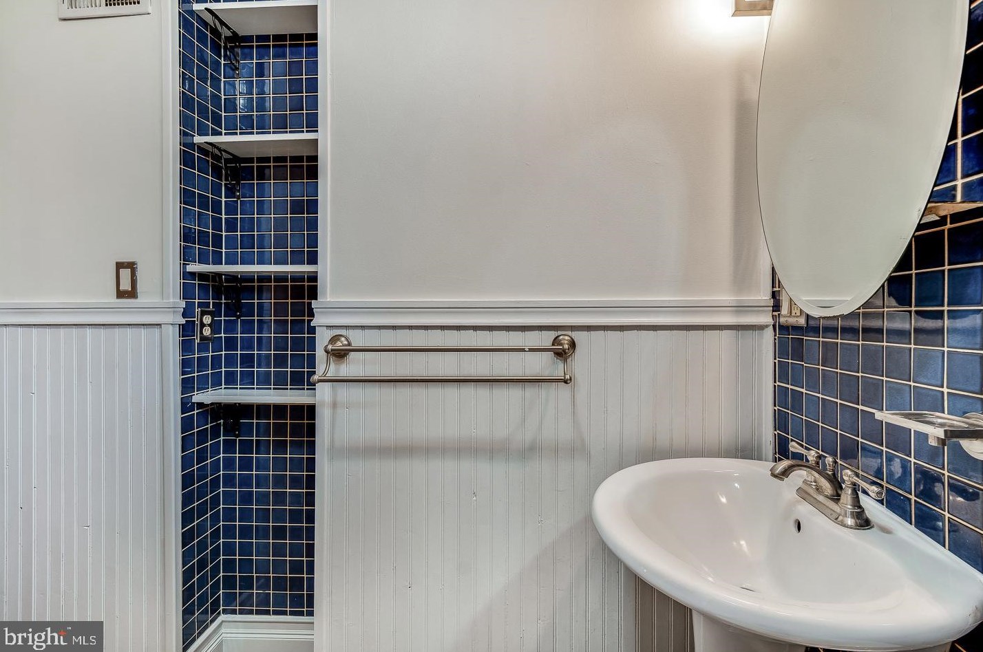 821 Newkirk St, Philadelphia PA 19130-1707 exterior