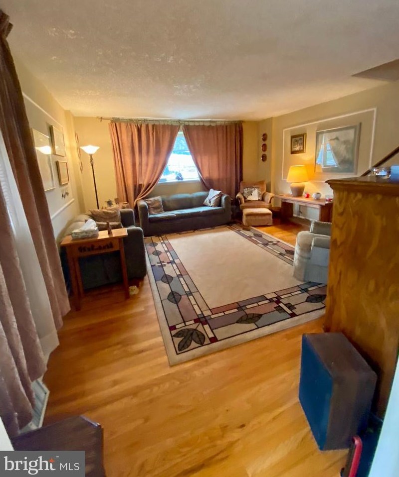 3825 Kirkwood Rd, Philadelphia, PA 19114-2839