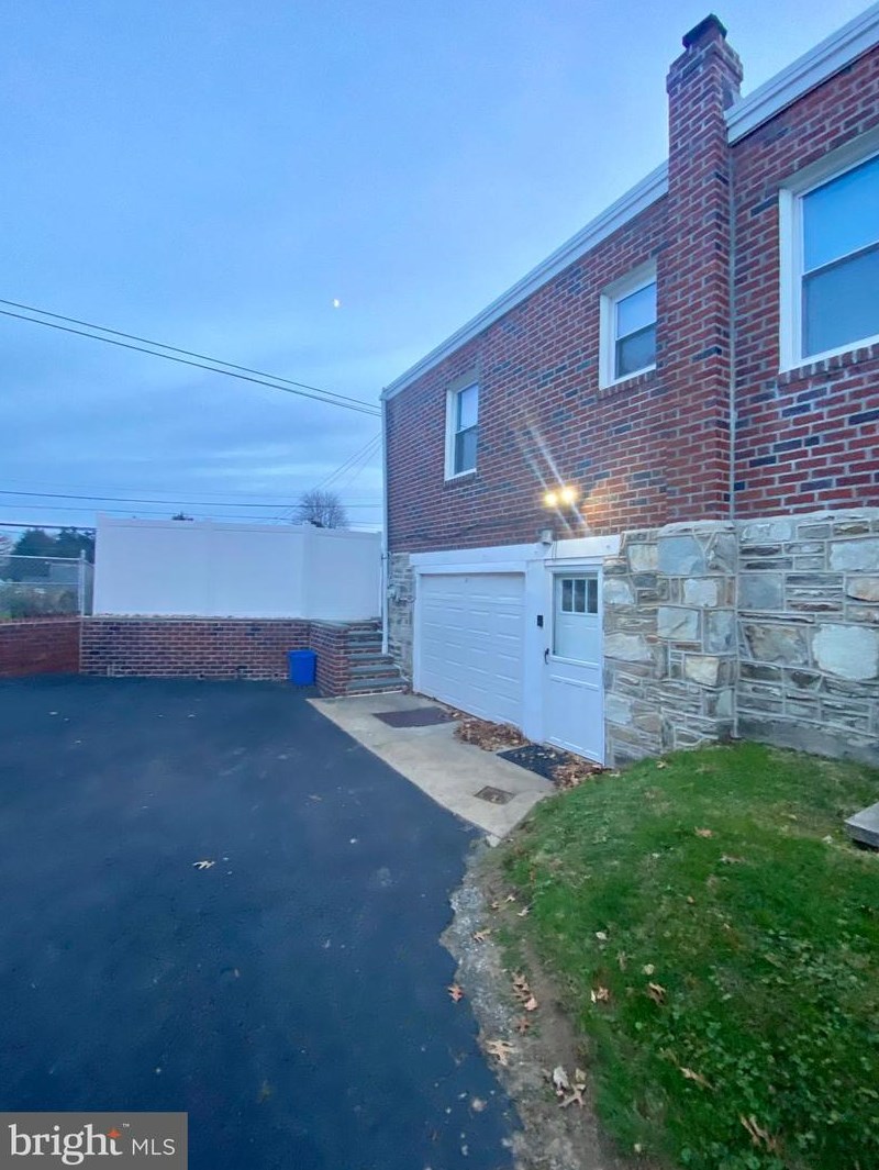 9109 Ferndale St, Philadelphia PA  19115-2812 exterior