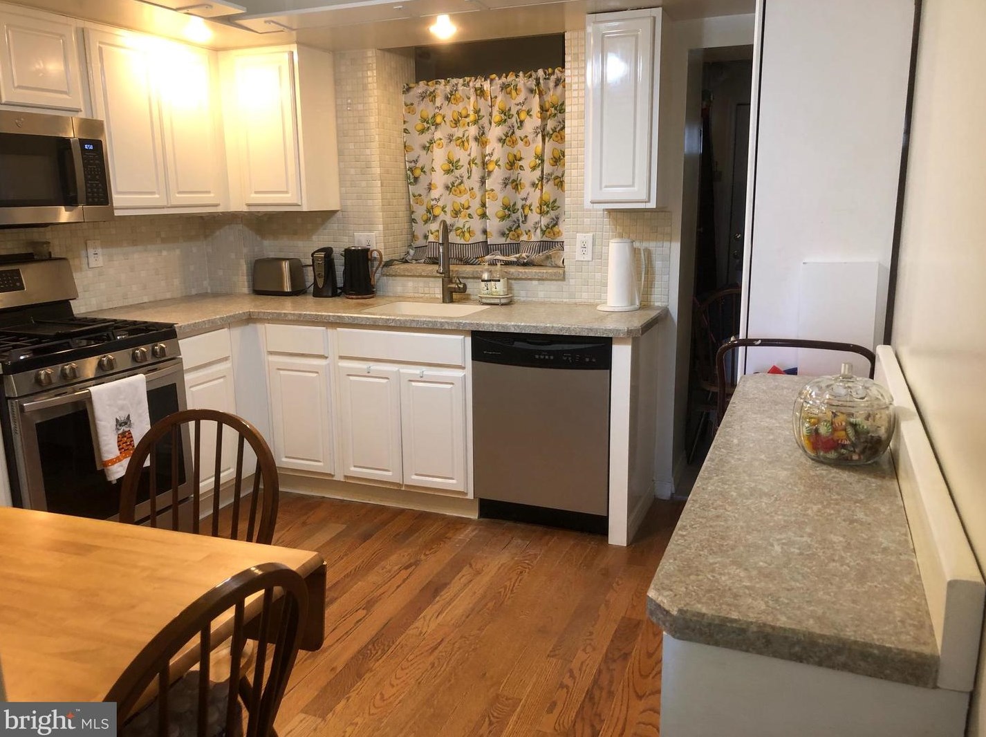 3278 Emery St, Philadelphia, PA 19134-5927