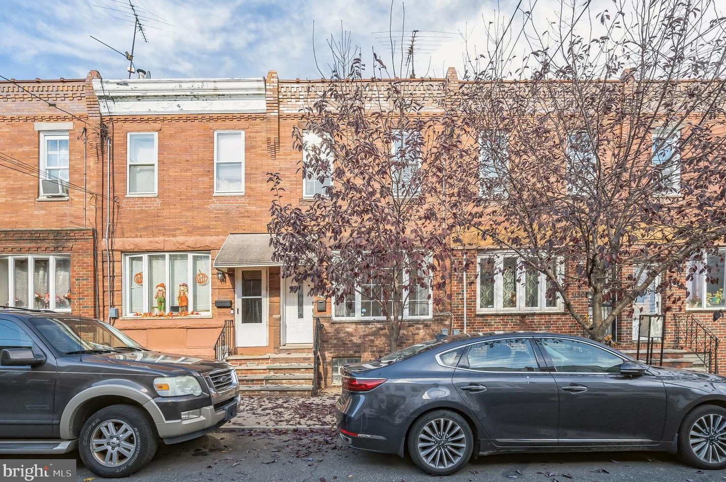 3148 Almond St, Philadelphia, PA 19134-5125