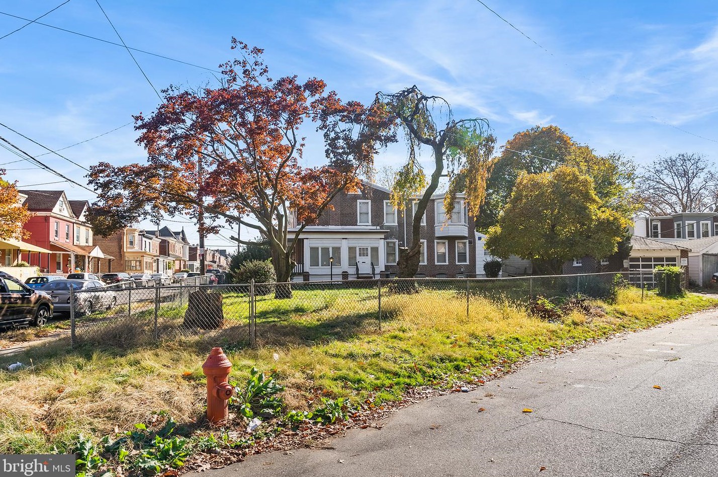 1016 Foulkrod St, Philadelphia, PA 19124-2943