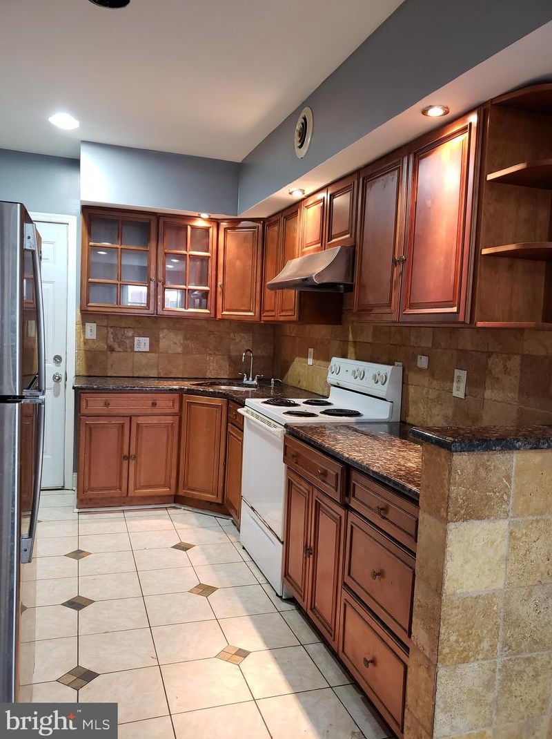 1929 Mountain St, Philadelphia, PA 19145