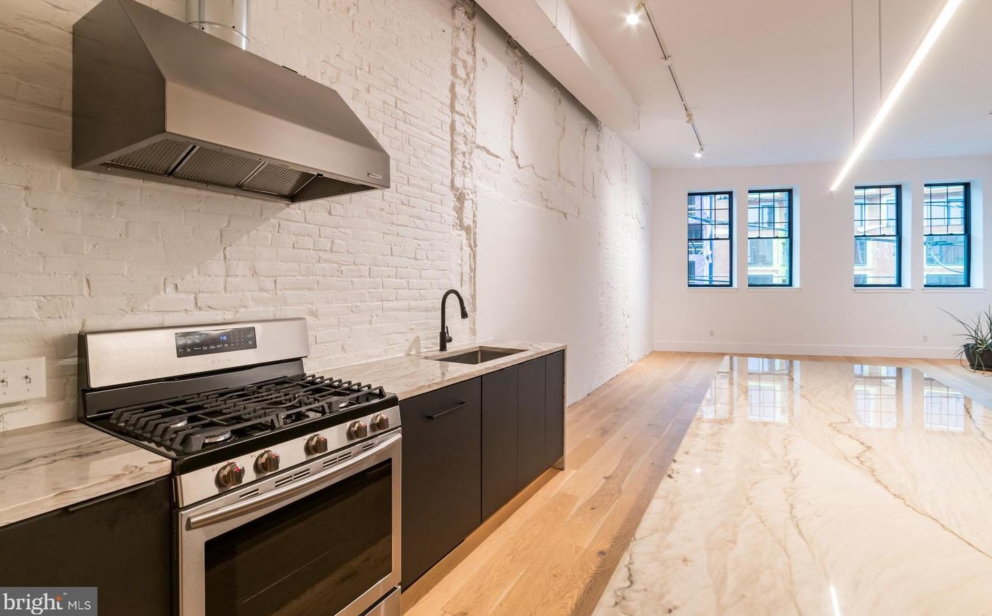 829 N 2nd St #2nd Floor, Philadelphia, PA 19123