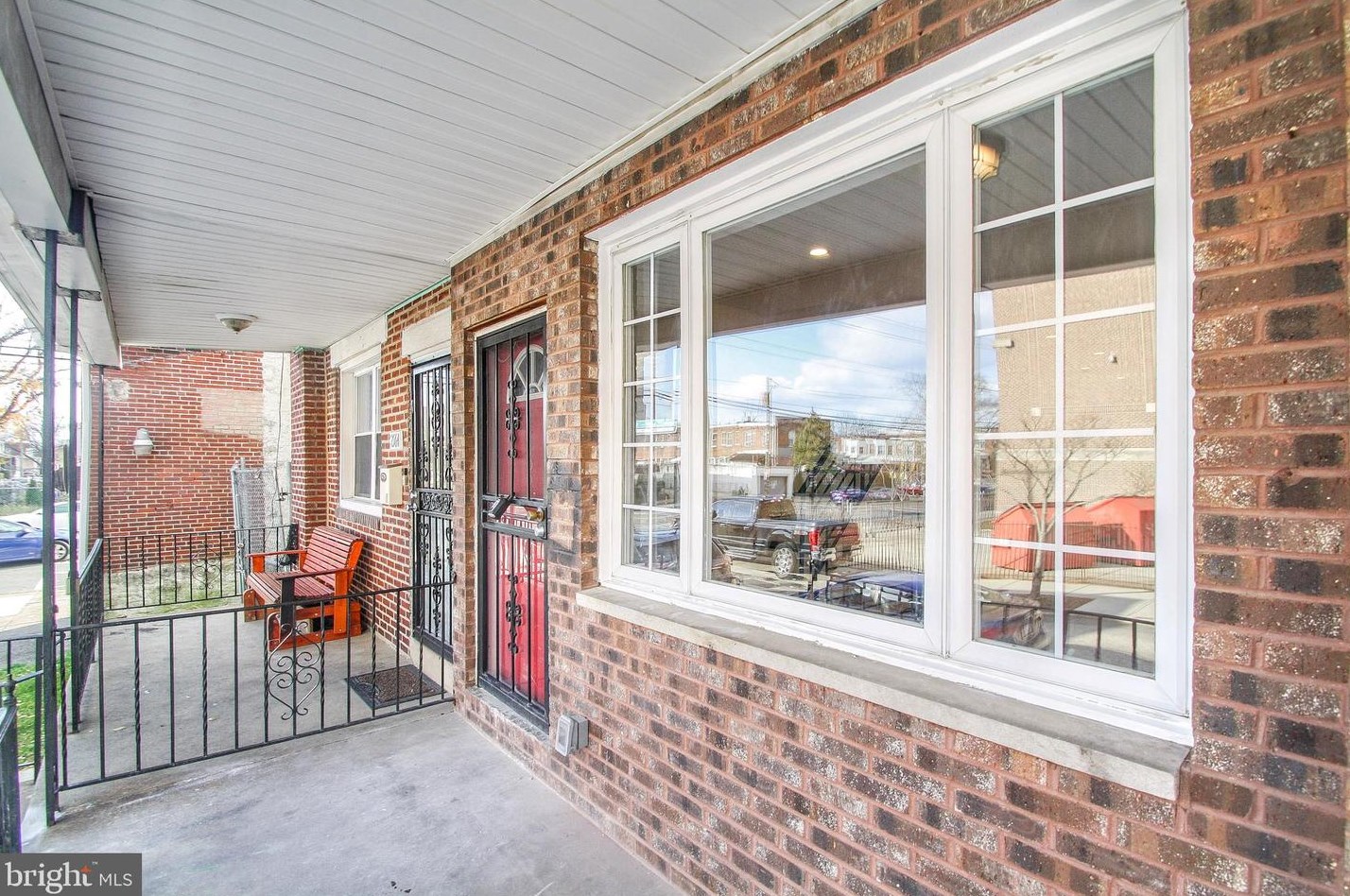 2562 Holbrook St, Philadelphia PA  19142-1708 exterior