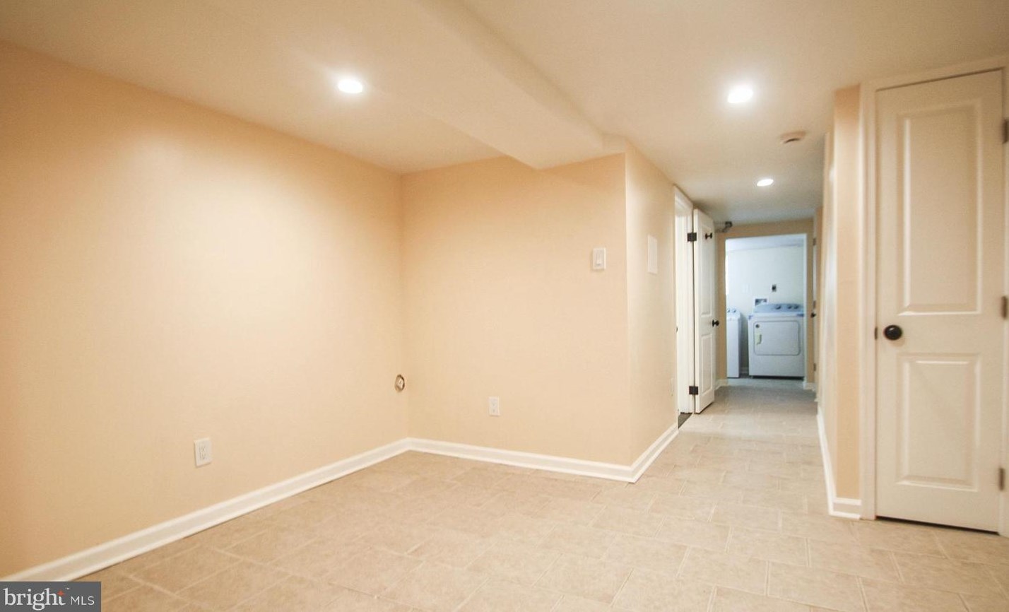 2562 Holbrook St, Philadelphia PA  19142-1708 exterior