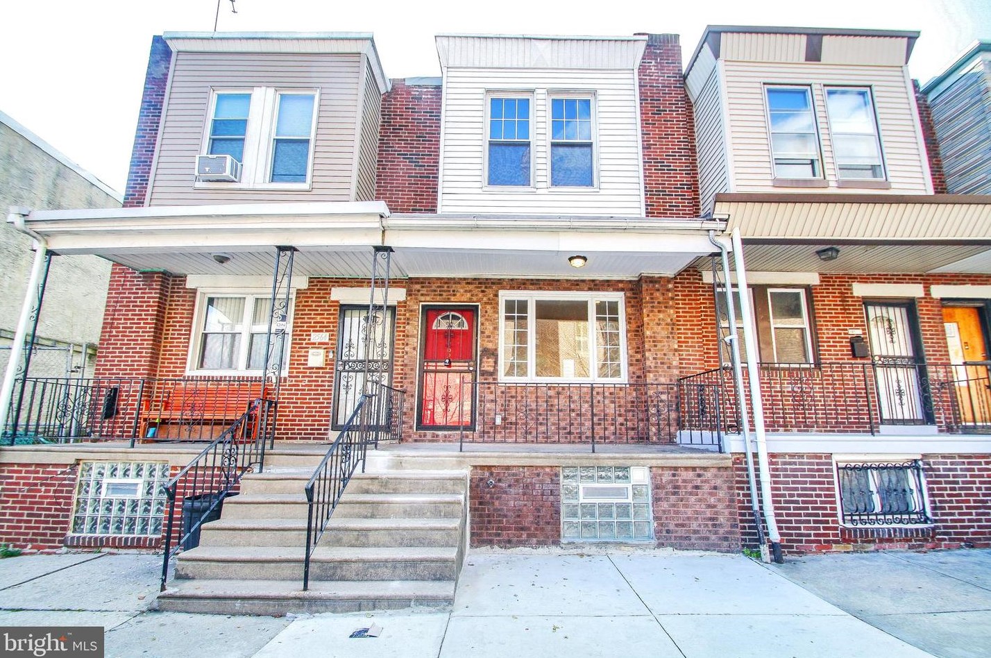 2562 Holbrook St, Philadelphia PA  19142-1708 exterior