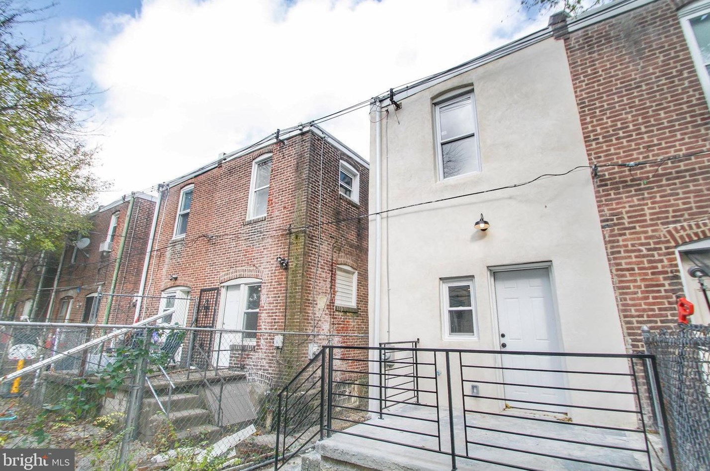 2562 Holbrook St, Philadelphia PA  19142-1708 exterior